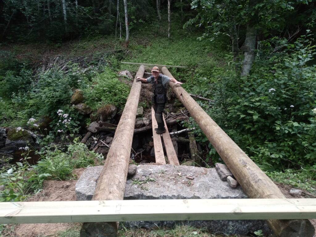 Eric Bergner har påbörjat bygget av nya Sågforsbron (jpg).